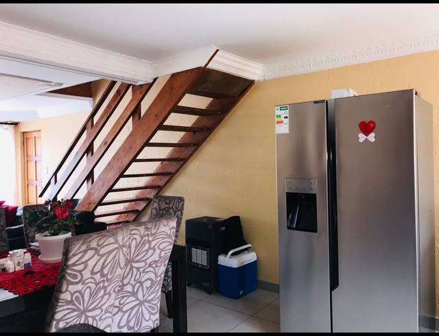 4 BEDROOM TOWNHOUSE FOR SALE IN SONNEVELD